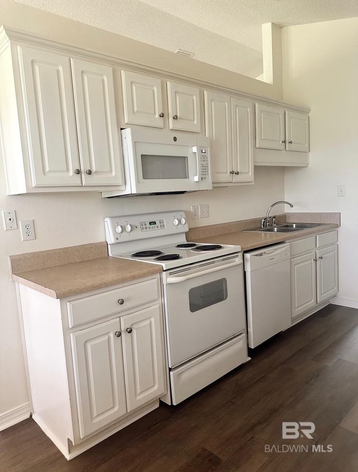 2700 Hampton Park Cir - Photo 6 of 17