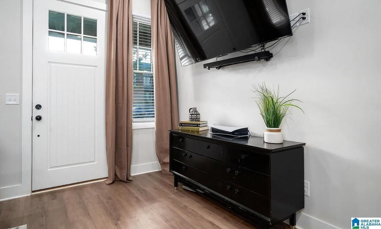 4834 Silas Ave - Photo 5 of 25