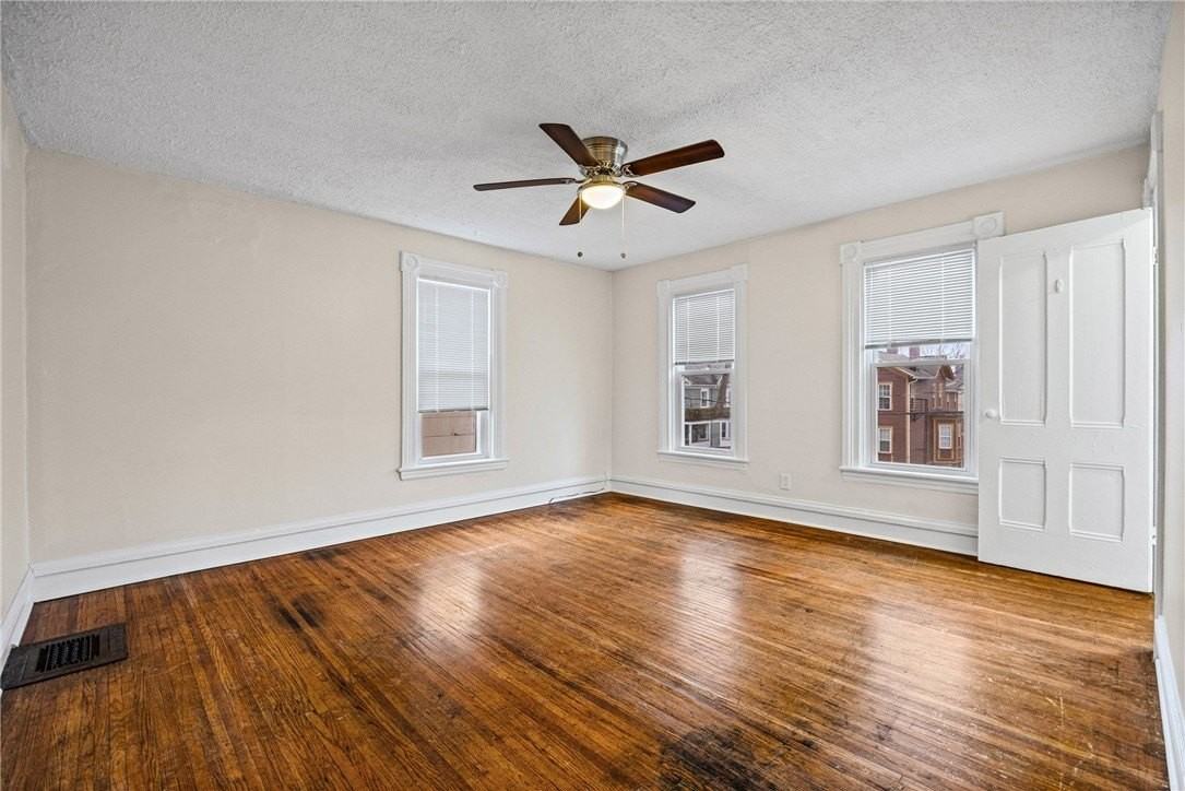 75 Hamilton St - Photo 4 of 12