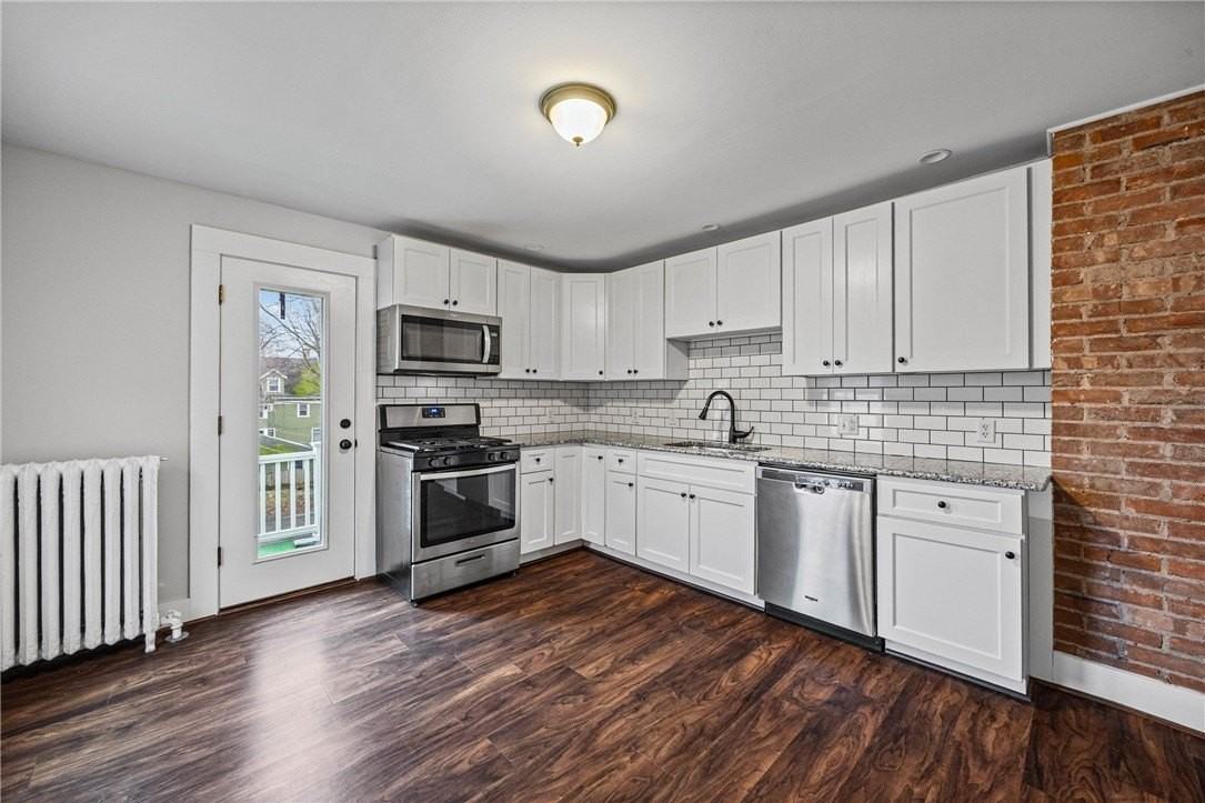 164 Laburnam Cres - Photo 3 of 20