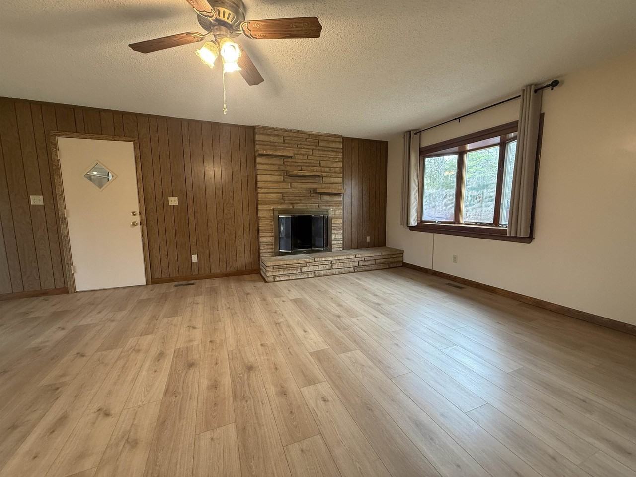 103 E Church St - Photo 4 of 27