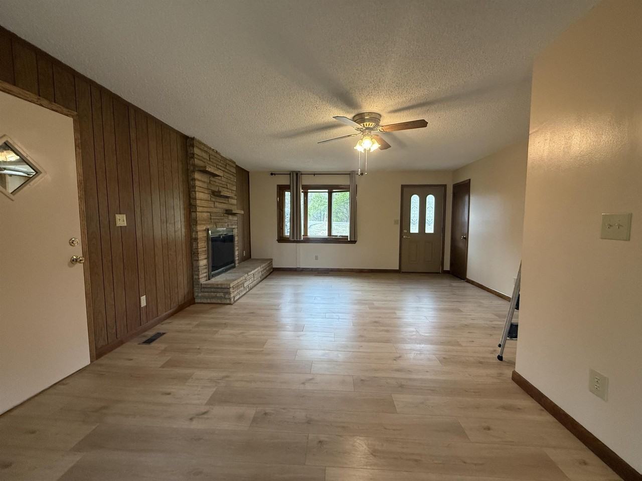 103 E Church St - Photo 5 of 27