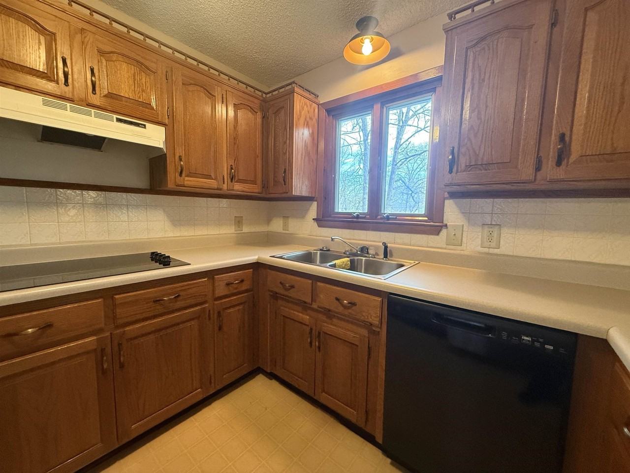 103 E Church St - Photo 7 of 27