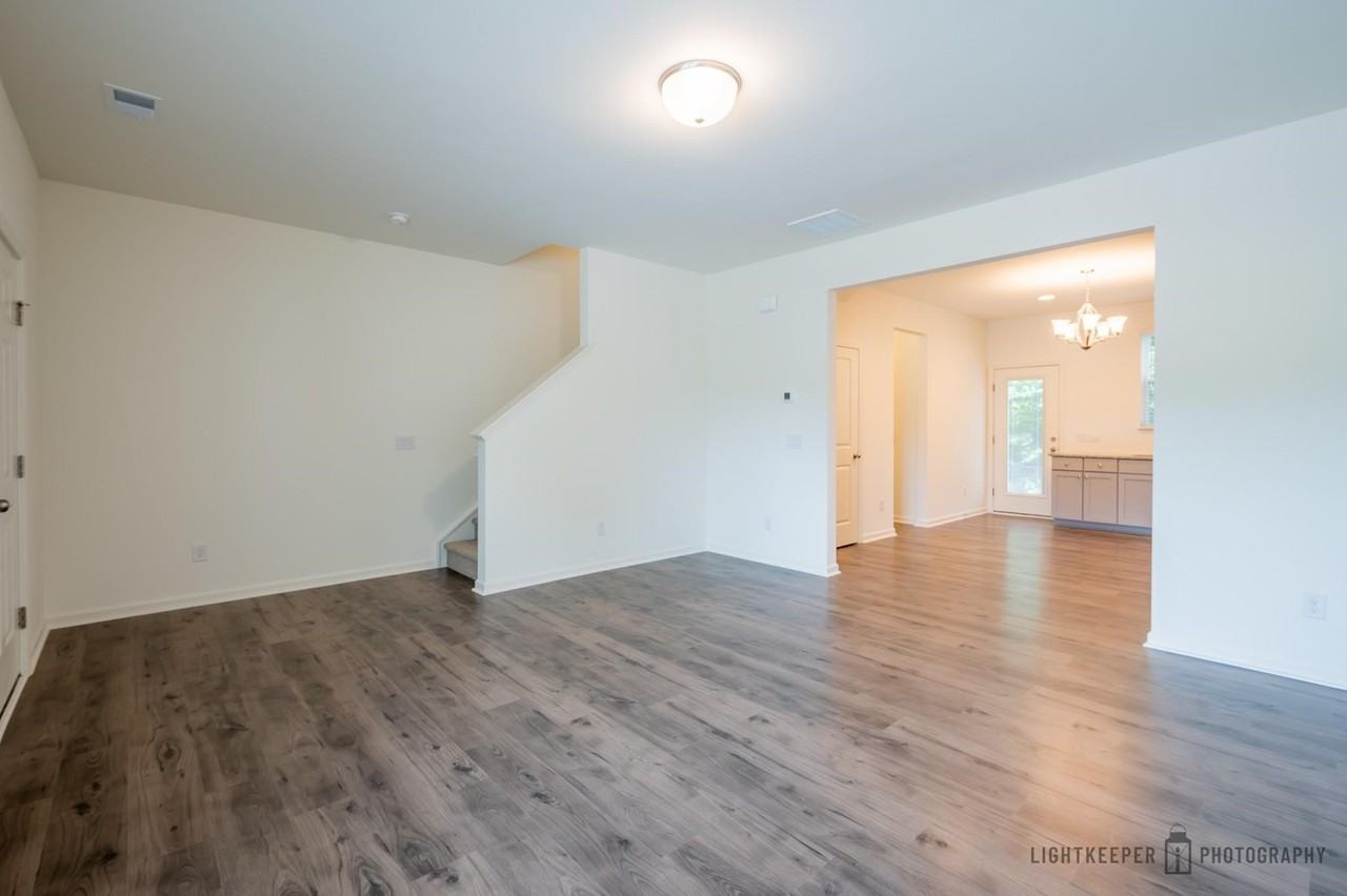 215 Banbury Ln - Photo 3 of 18