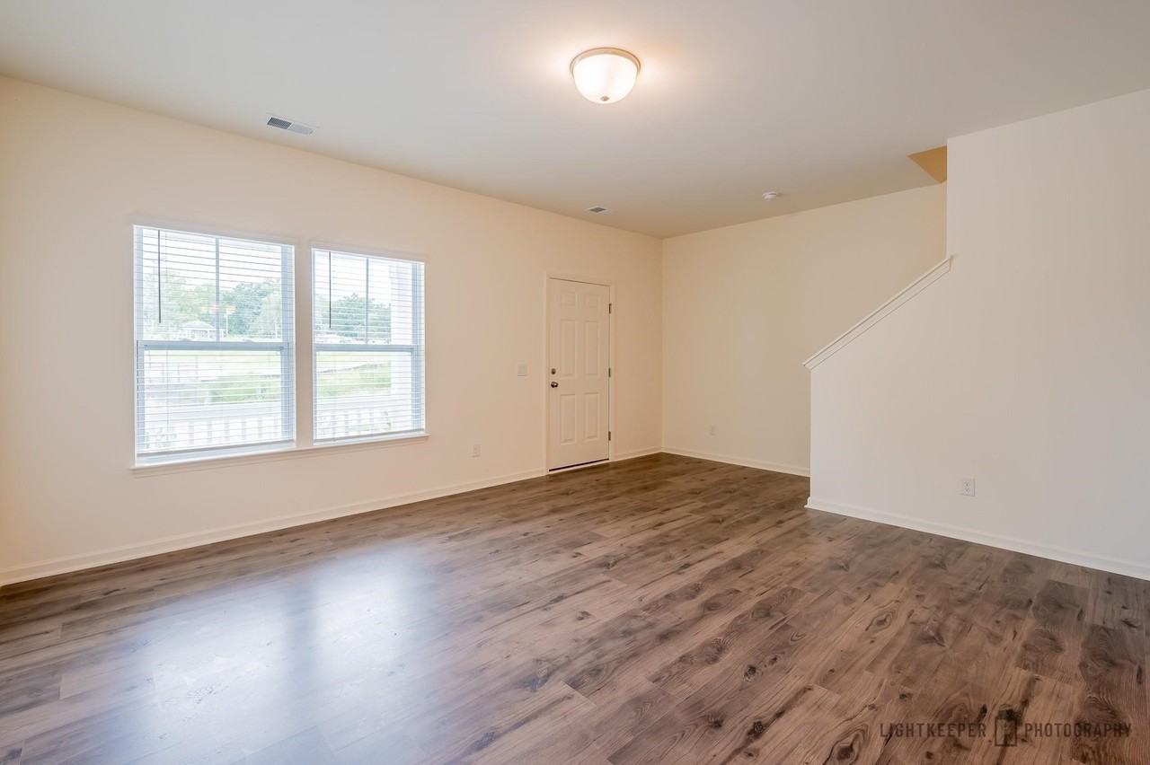 215 Banbury Ln - Photo 4 of 18