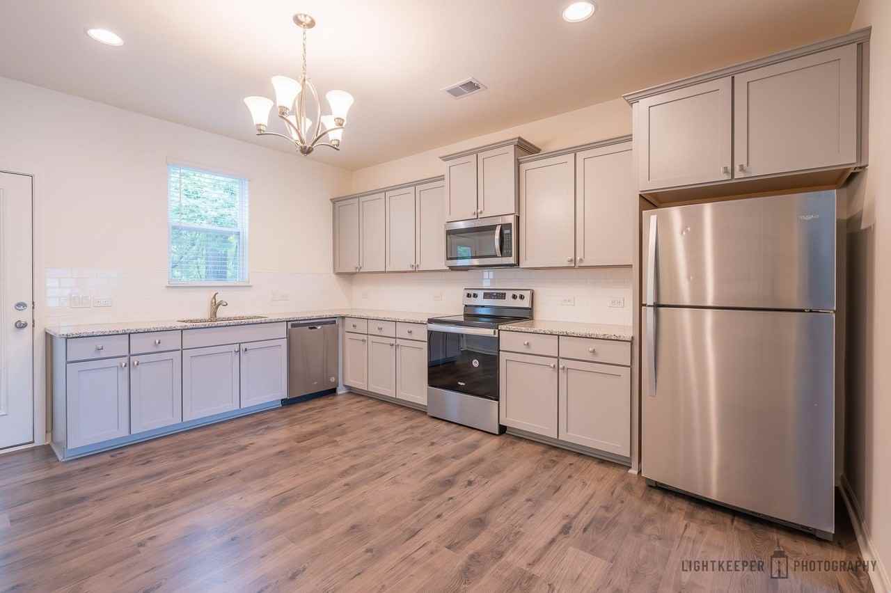 215 Banbury Ln - Photo 5 of 18