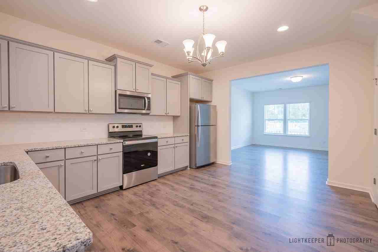 215 Banbury Ln - Photo 6 of 18