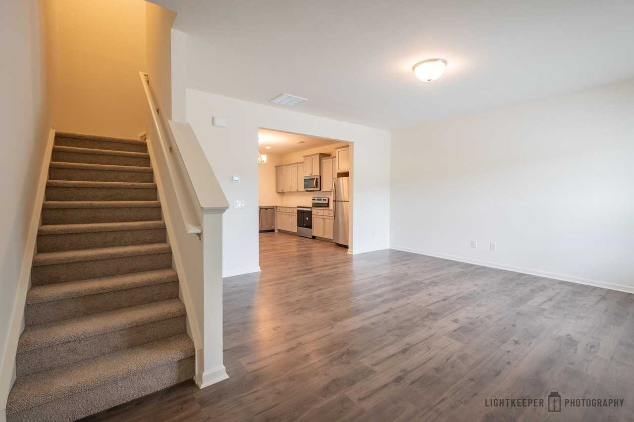 215 Banbury Ln - Photo 7 of 18