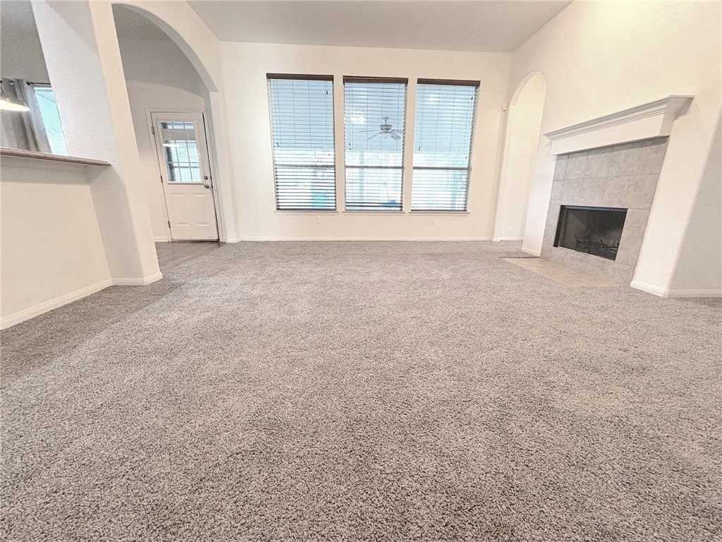 313 S 6th St - Photo 4 of 19