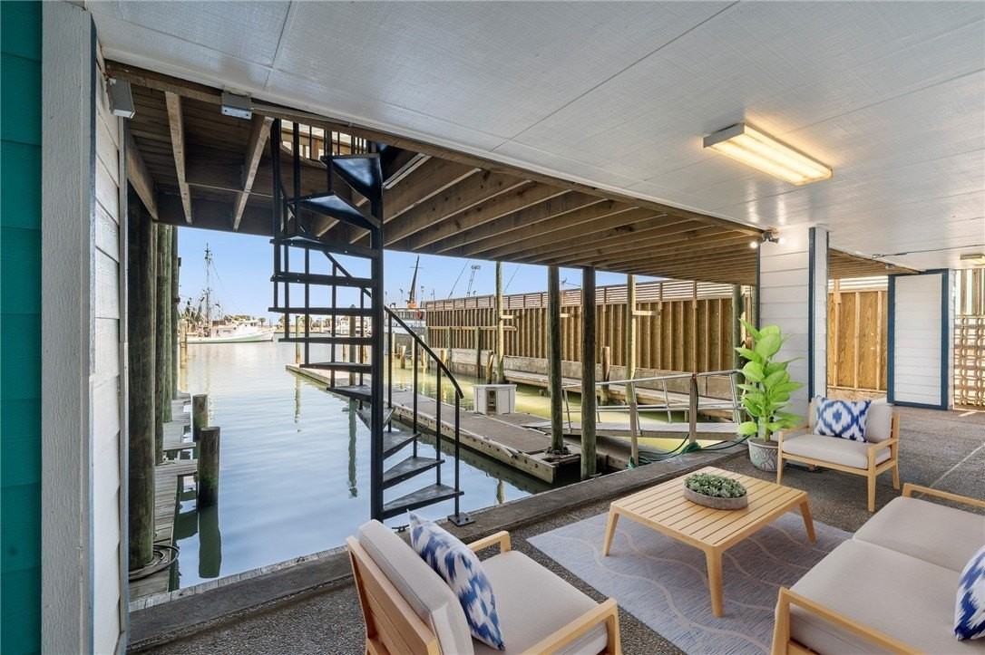 318 W Cotter Ave Unit 2 - Photo 2 of 39