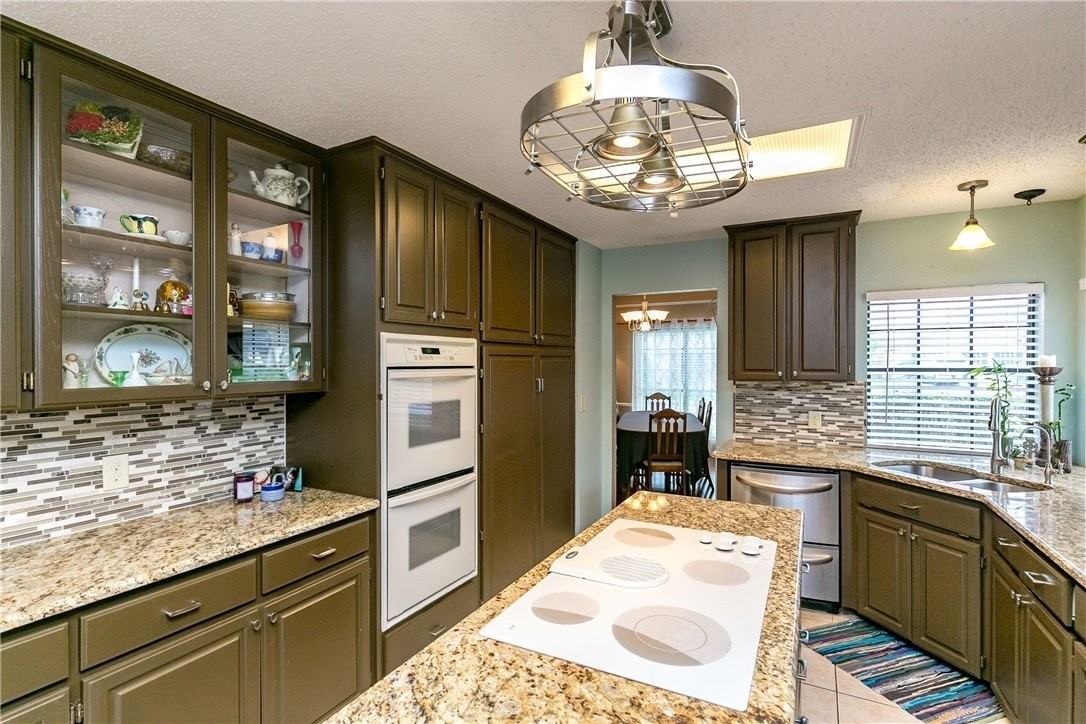 4905 Kerrville Dr - Photo 4 of 15