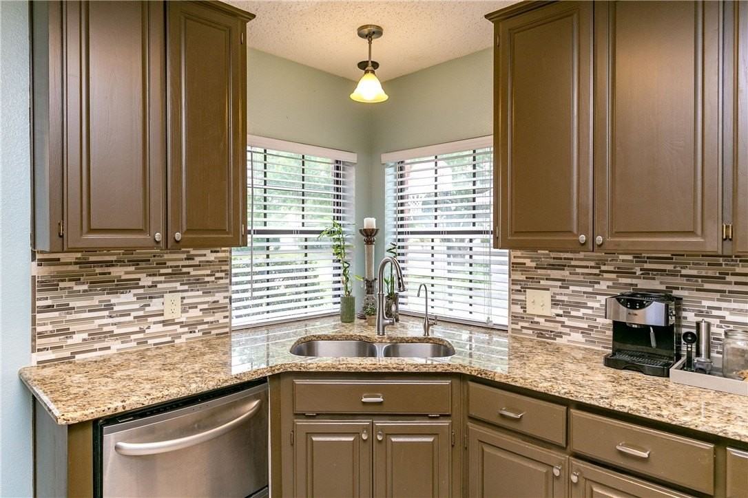 4905 Kerrville Dr - Photo 5 of 15