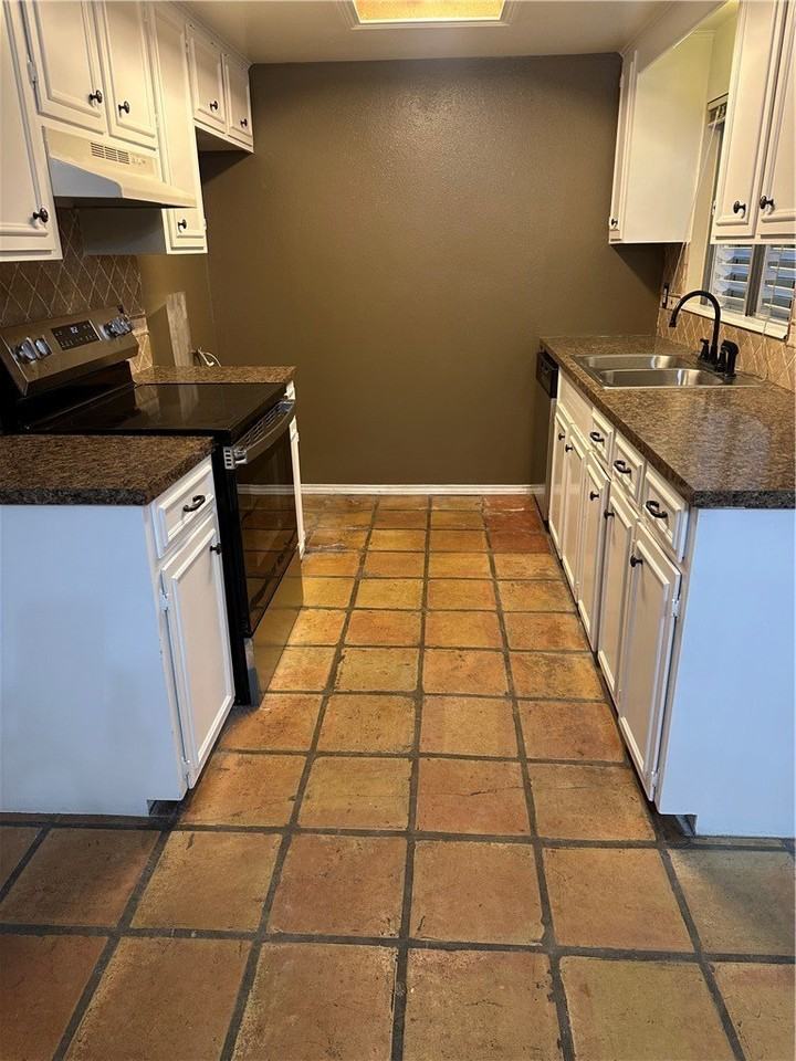 4032 Ogrady Dr - Photo 4 of 19