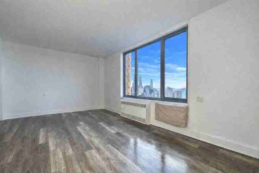 3333 Broadway - Photo 2 of 6