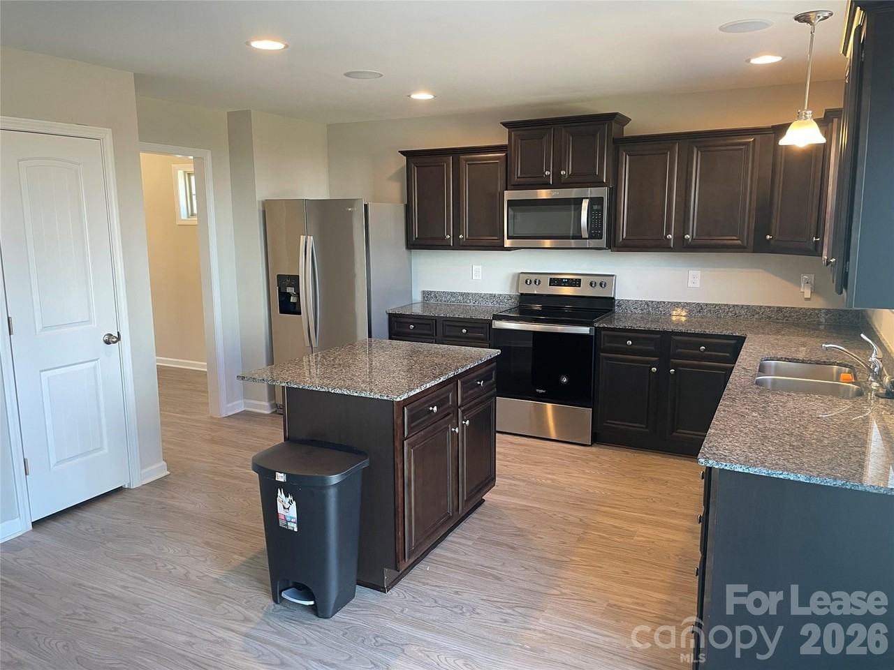 2909 Old Field Rd - Photo 7 of 39