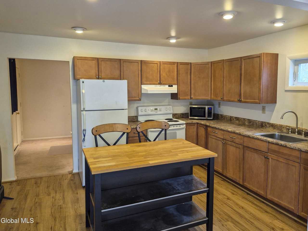 524 Maple Ave Apt 8 - Photo 4 of 12