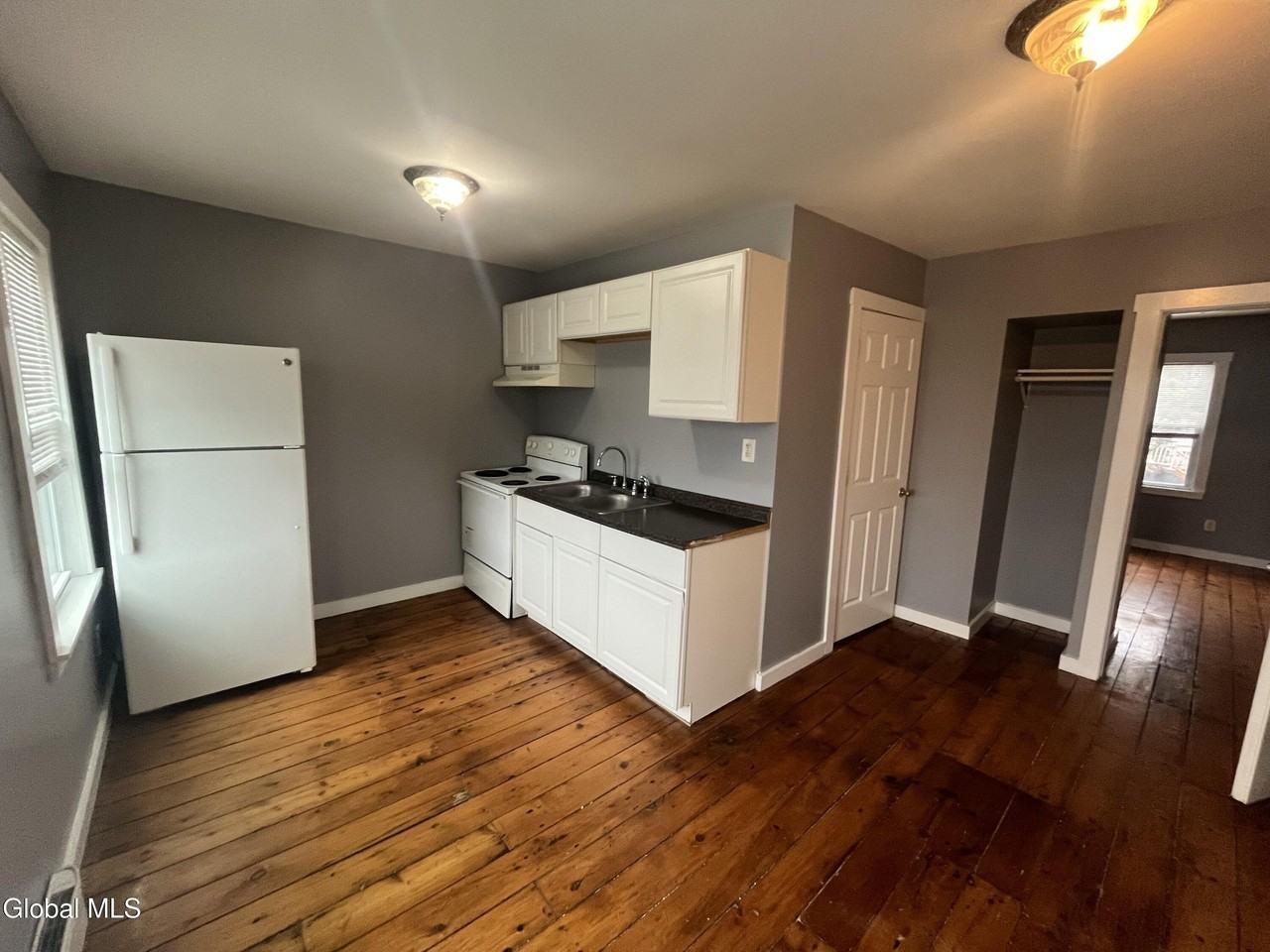 1643 1st St Unit 2 - Photo 3 of 17