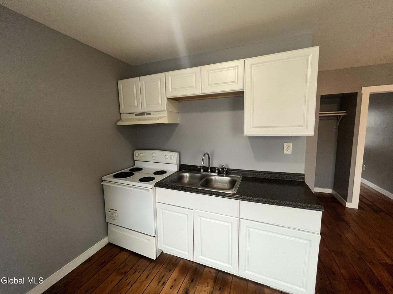 1643 1st St Unit 2 - Photo 5 of 17