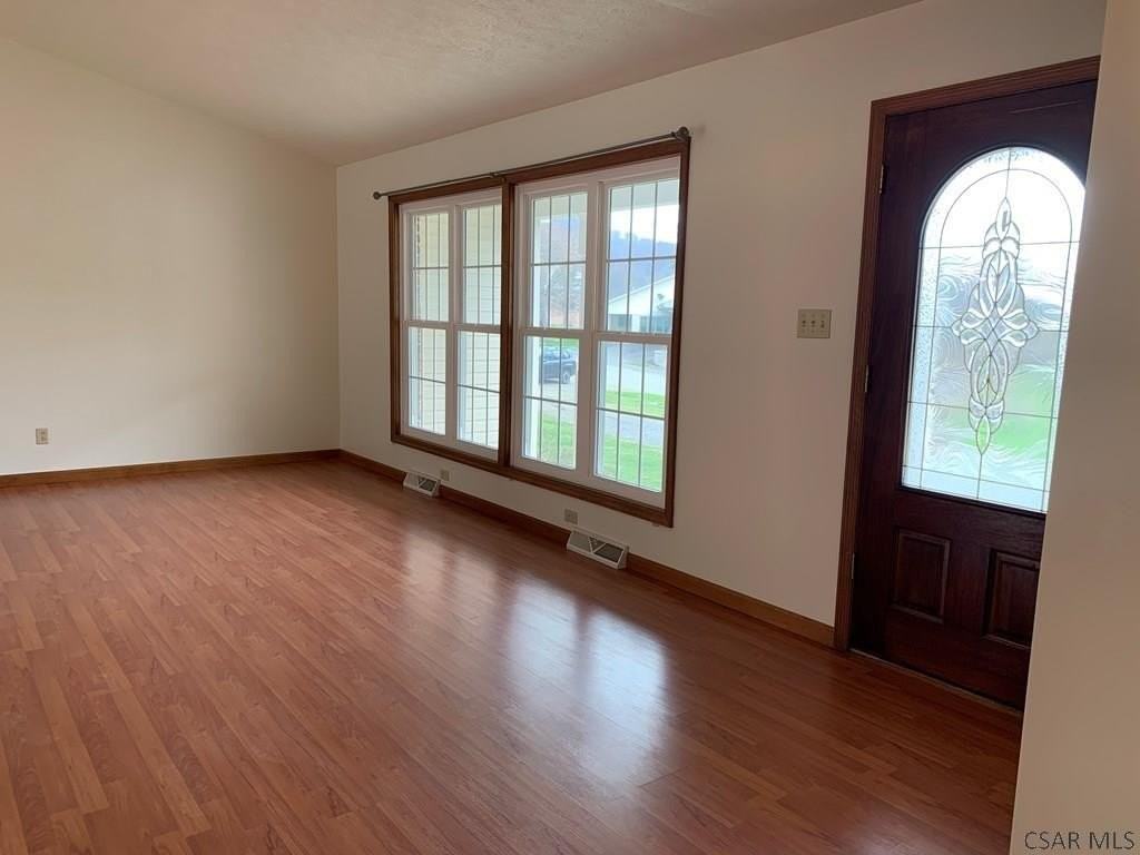 133 Anderson Ln - Photo 3 of 26