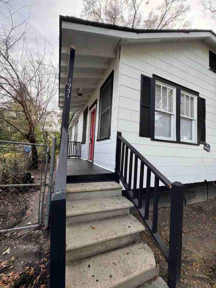 1931 Token St - Photo 2 of 13