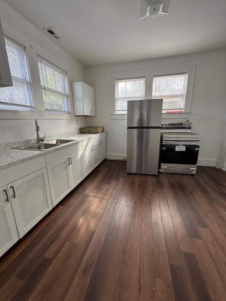 1931 Token St - Photo 4 of 13