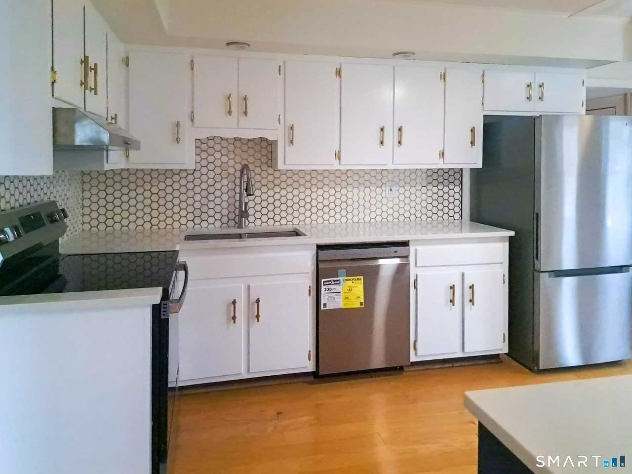 651 Quinnipiac Ave Unit 2 - Photo 5 of 21