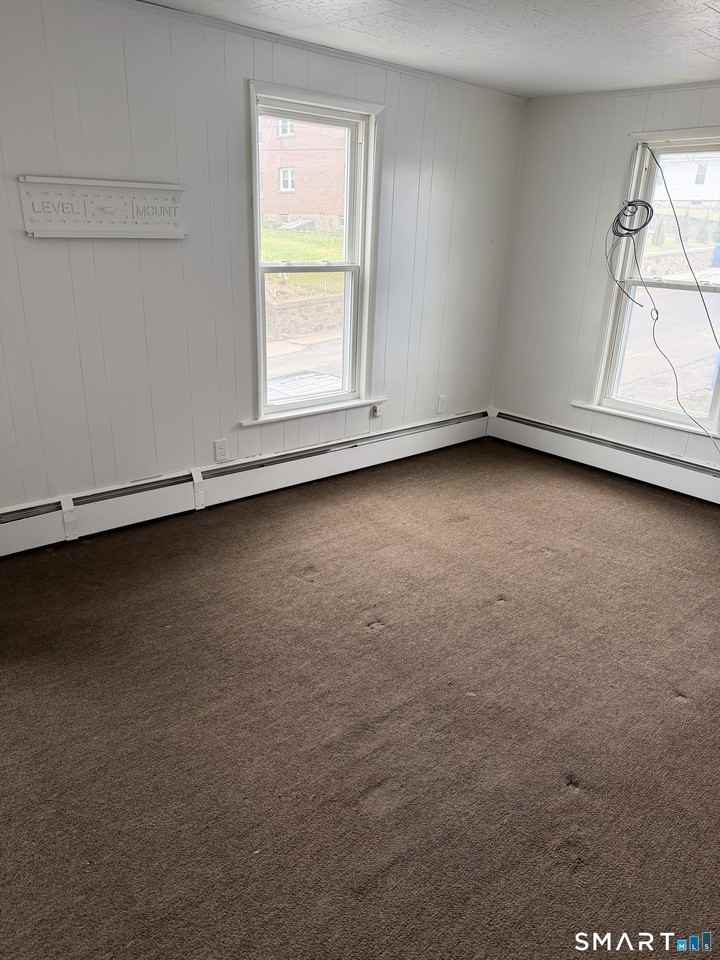 33 Pilgrim Ave - Photo 3 of 21