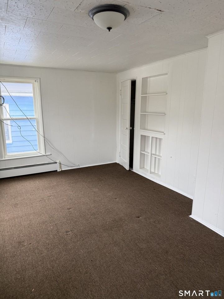 33 Pilgrim Ave - Photo 4 of 21