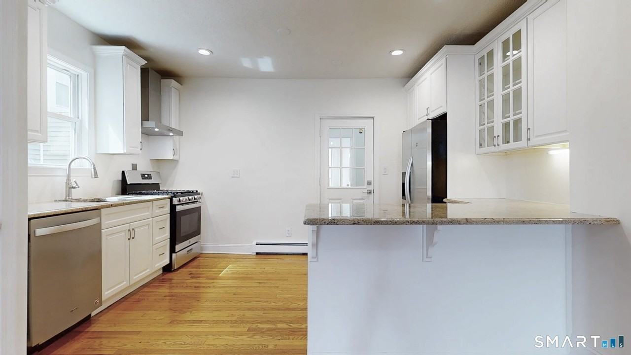 112 Greenwood St - Photo 5 of 25