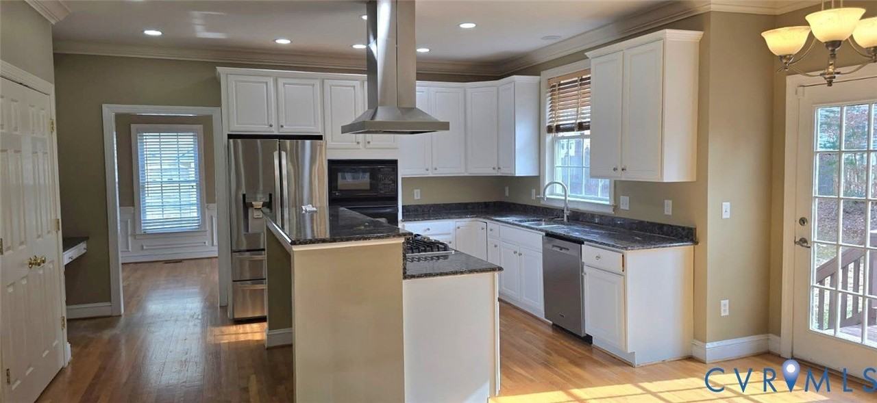 4940 Riverplace Ct - Photo 2 of 37