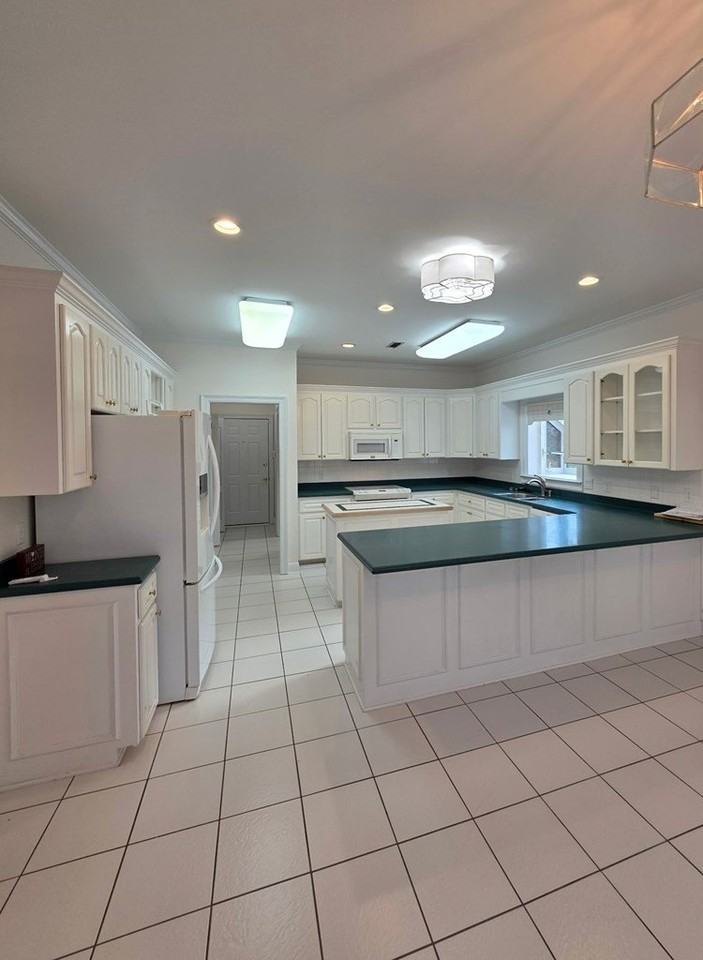 107 Edinburgh Way - Photo 7 of 18