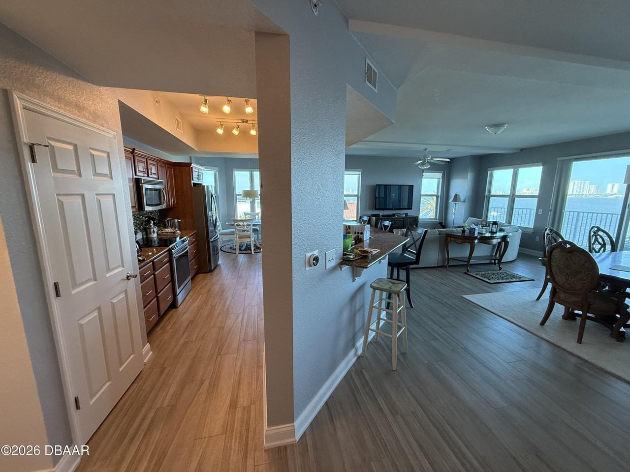 2801 S Ridgewood Ave Unit 409 - Photo 6 of 23