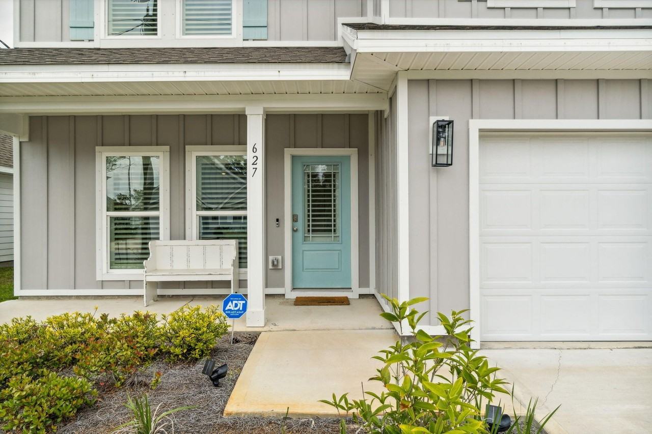 627 Las Roblas Grande Dr - Photo 3 of 33