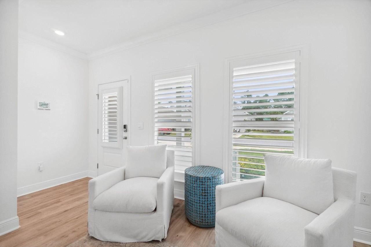 627 Las Roblas Grande Dr - Photo 4 of 33