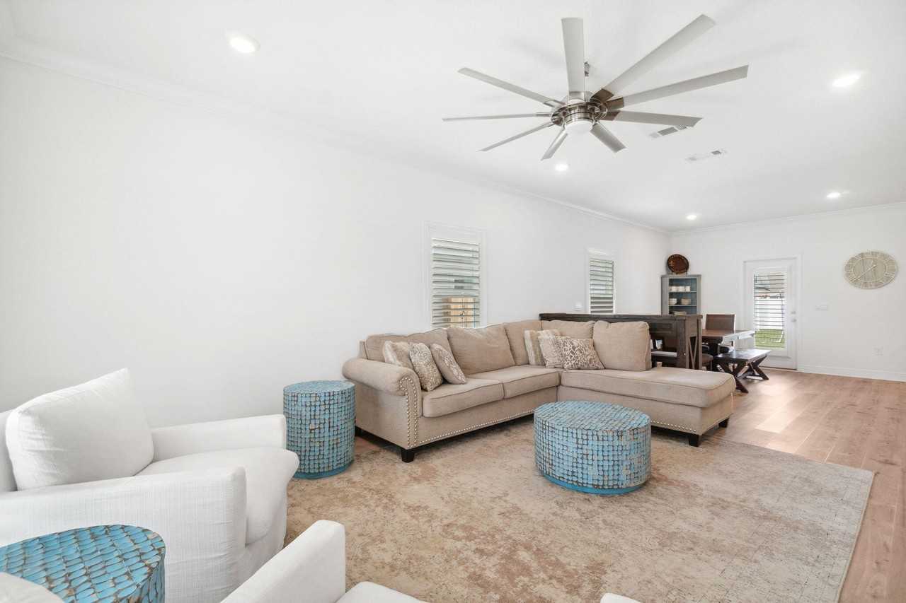 627 Las Roblas Grande Dr - Photo 5 of 33