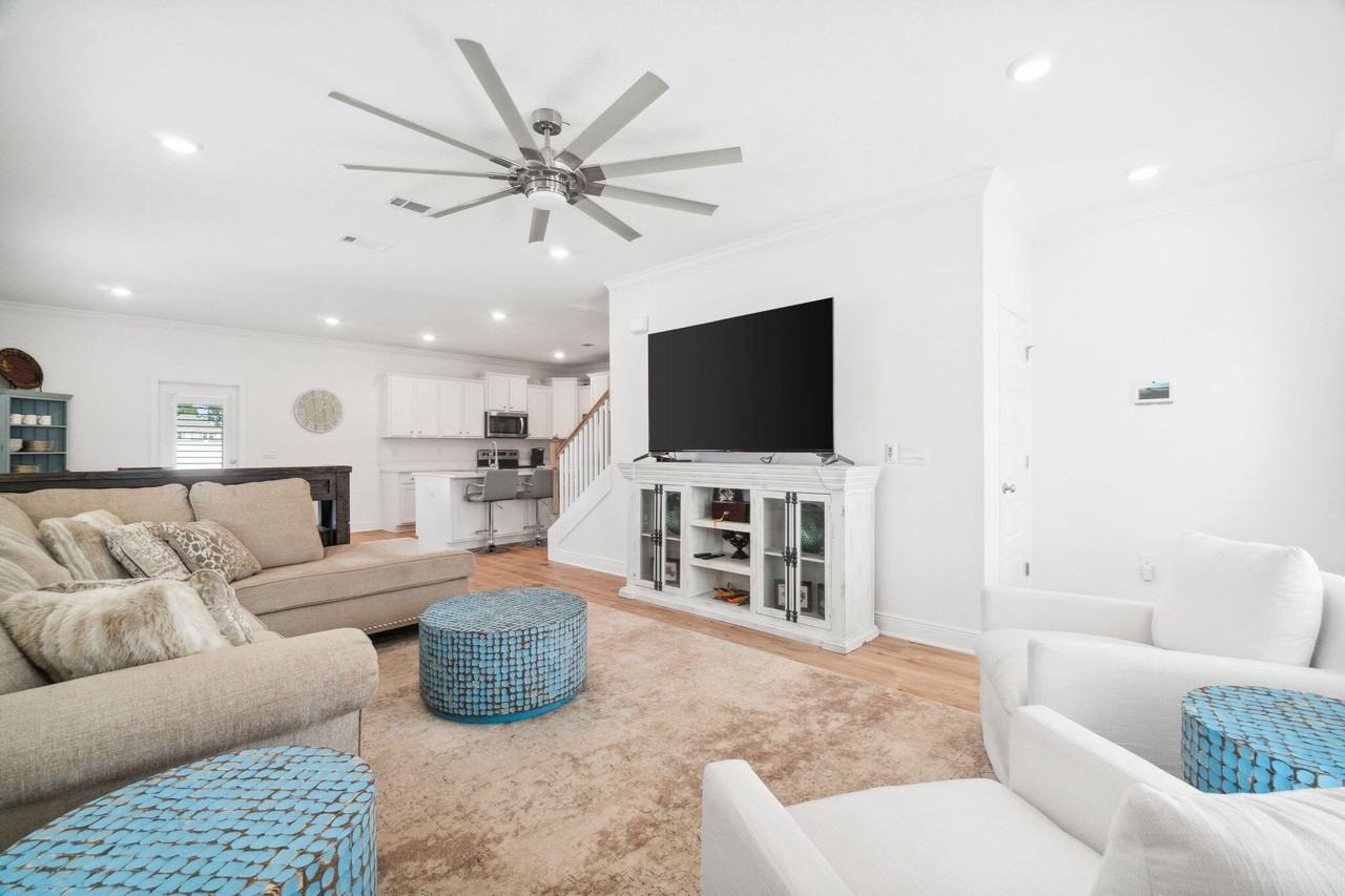 627 Las Roblas Grande Dr - Photo 6 of 33