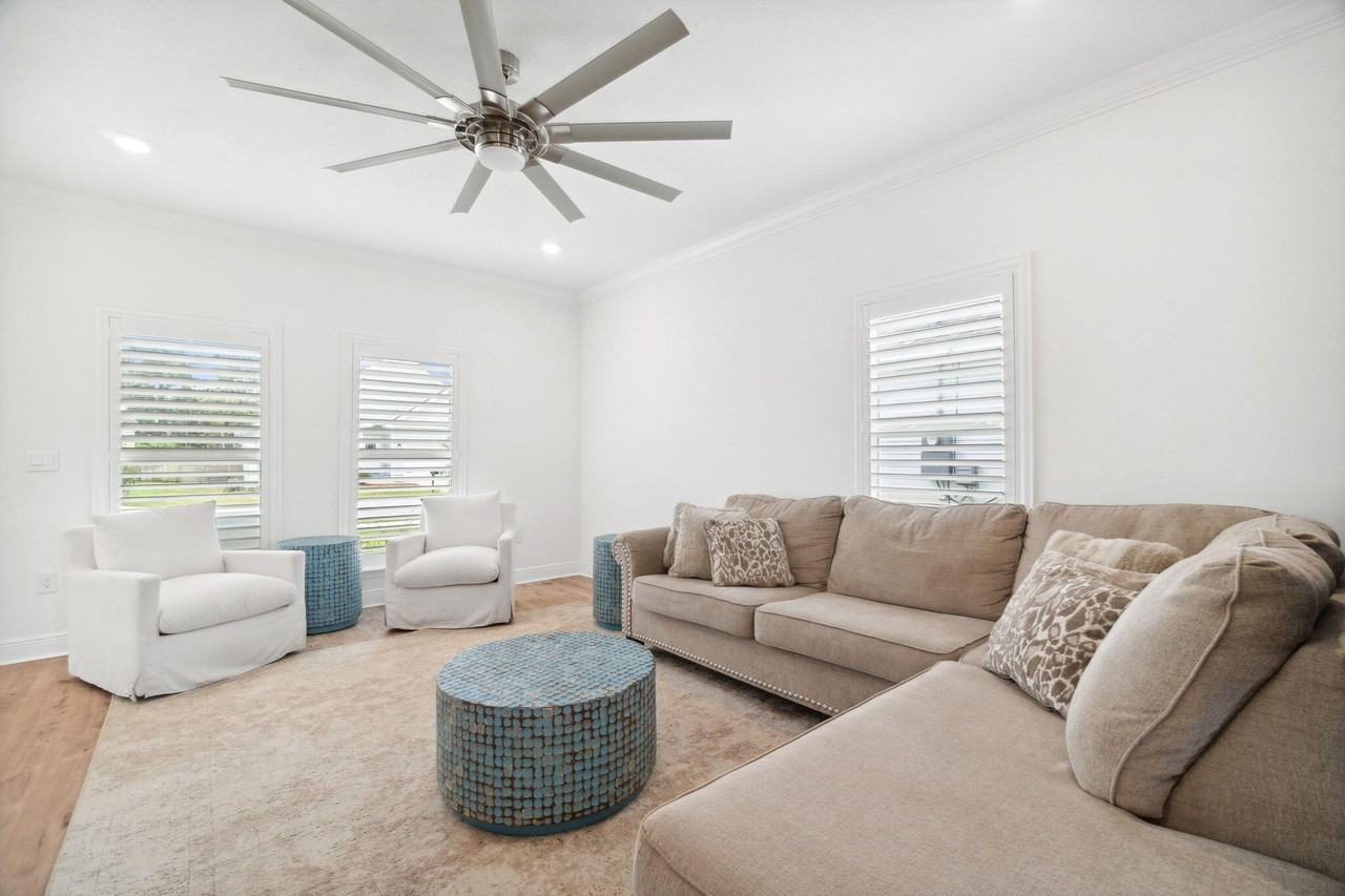 627 Las Roblas Grande Dr - Photo 7 of 33