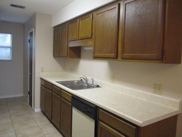 206 Ann Cir Unit 10 - Photo 4 of 23