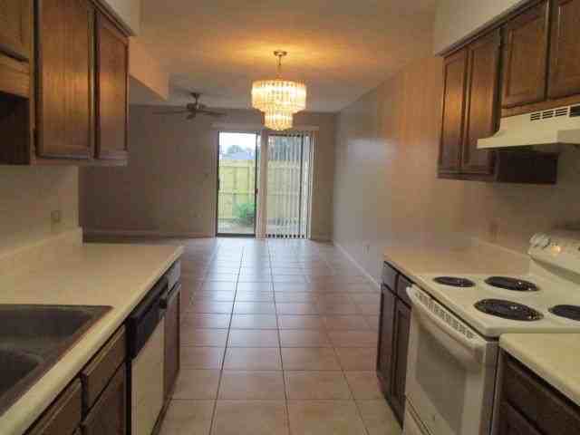 206 Ann Cir Unit 10 - Photo 6 of 23