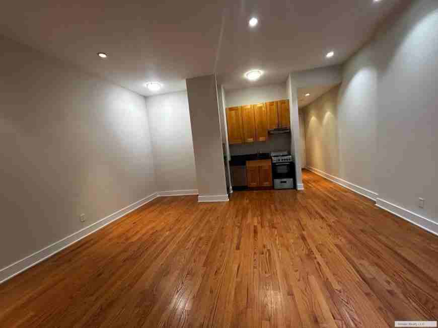 318 W 106th St - Photo 4 of 10