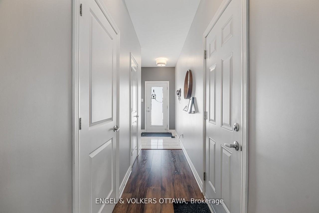 284 Munro St - Photo 2 of 25