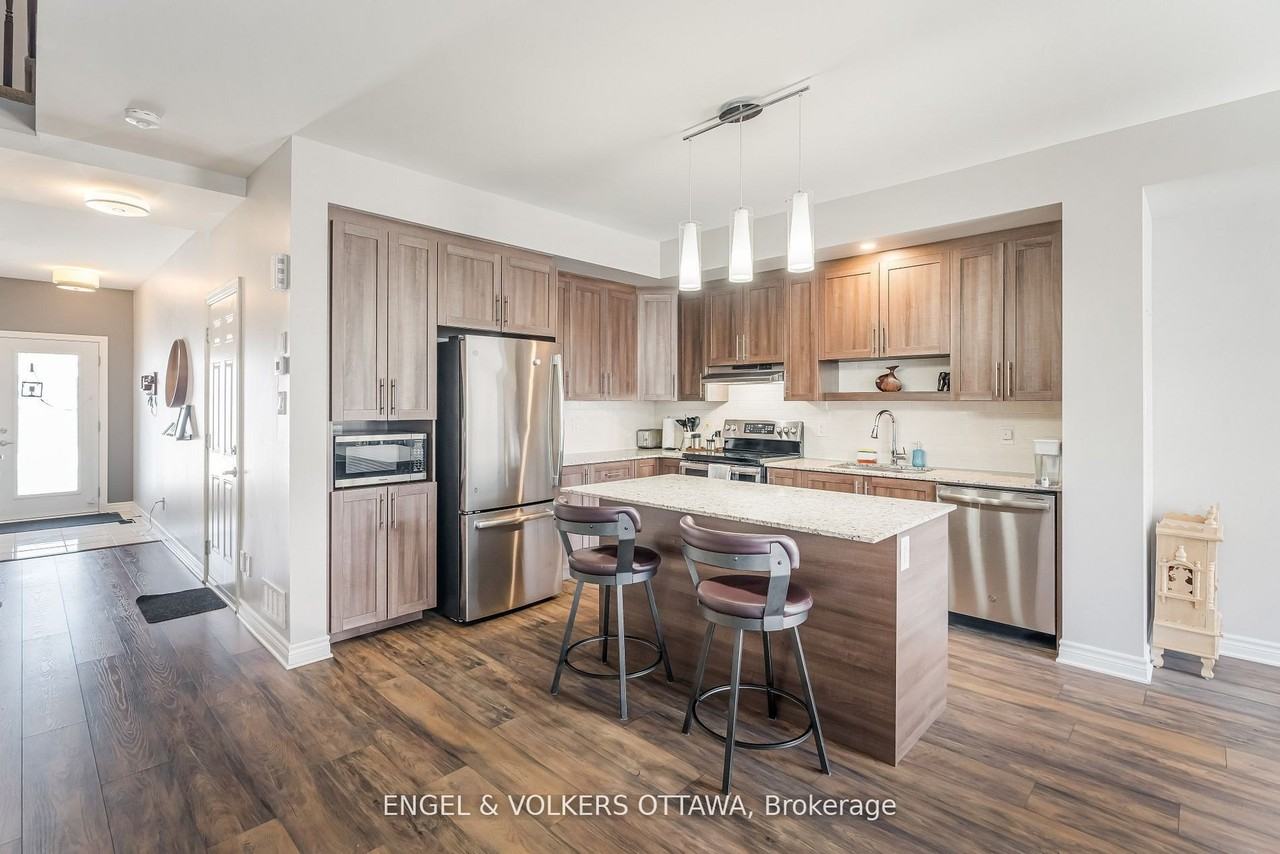 284 Munro St - Photo 4 of 25