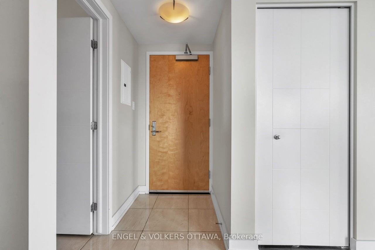 40 Tribeca East - Photo 4 of 19