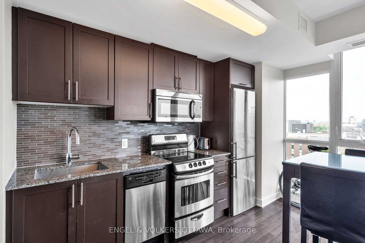 40 Tribeca East - Photo 6 of 19