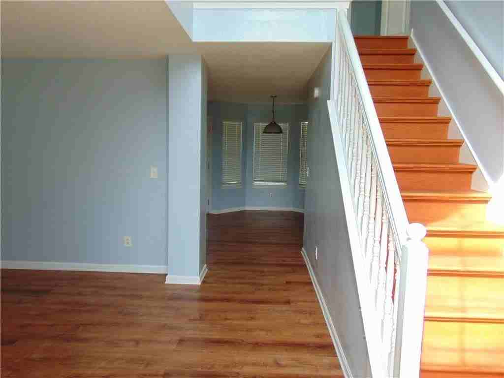 611 Dove Ln - Photo 4 of 25