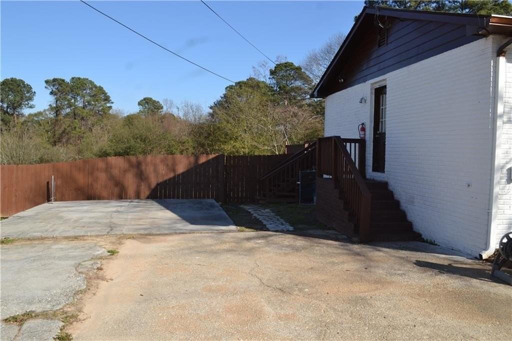 555 Lee Byrd Rd - Photo 3 of 23