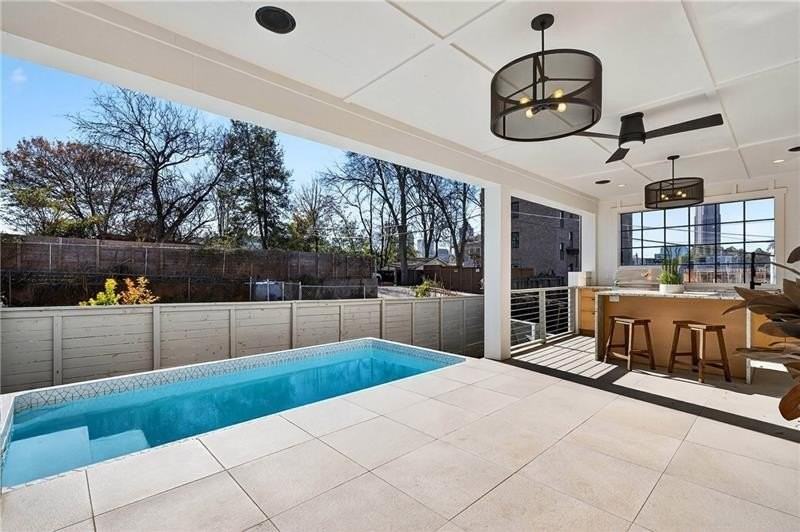 636 Kennesaw Ave Ne - Photo 2 of 50