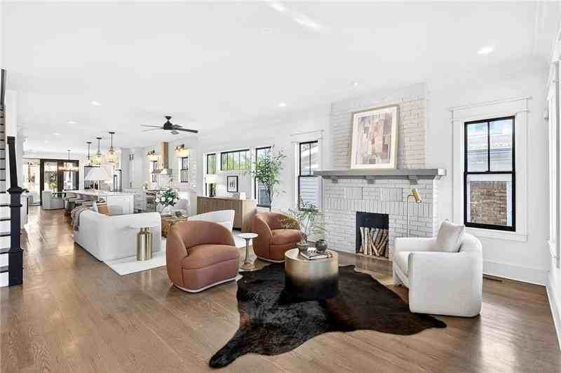 636 Kennesaw Ave Ne - Photo 5 of 50