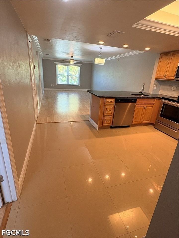 2510 Se 16th Pl Apt 203 - Photo 5 of 28