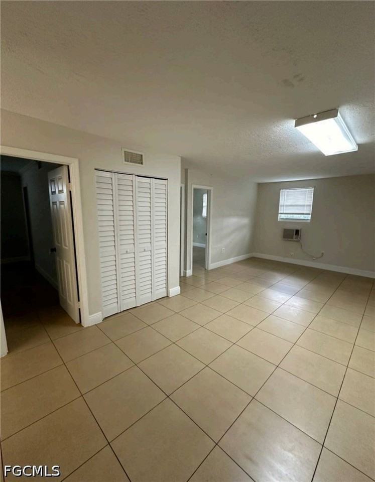 2535 Parkway St - Photo 6 of 7